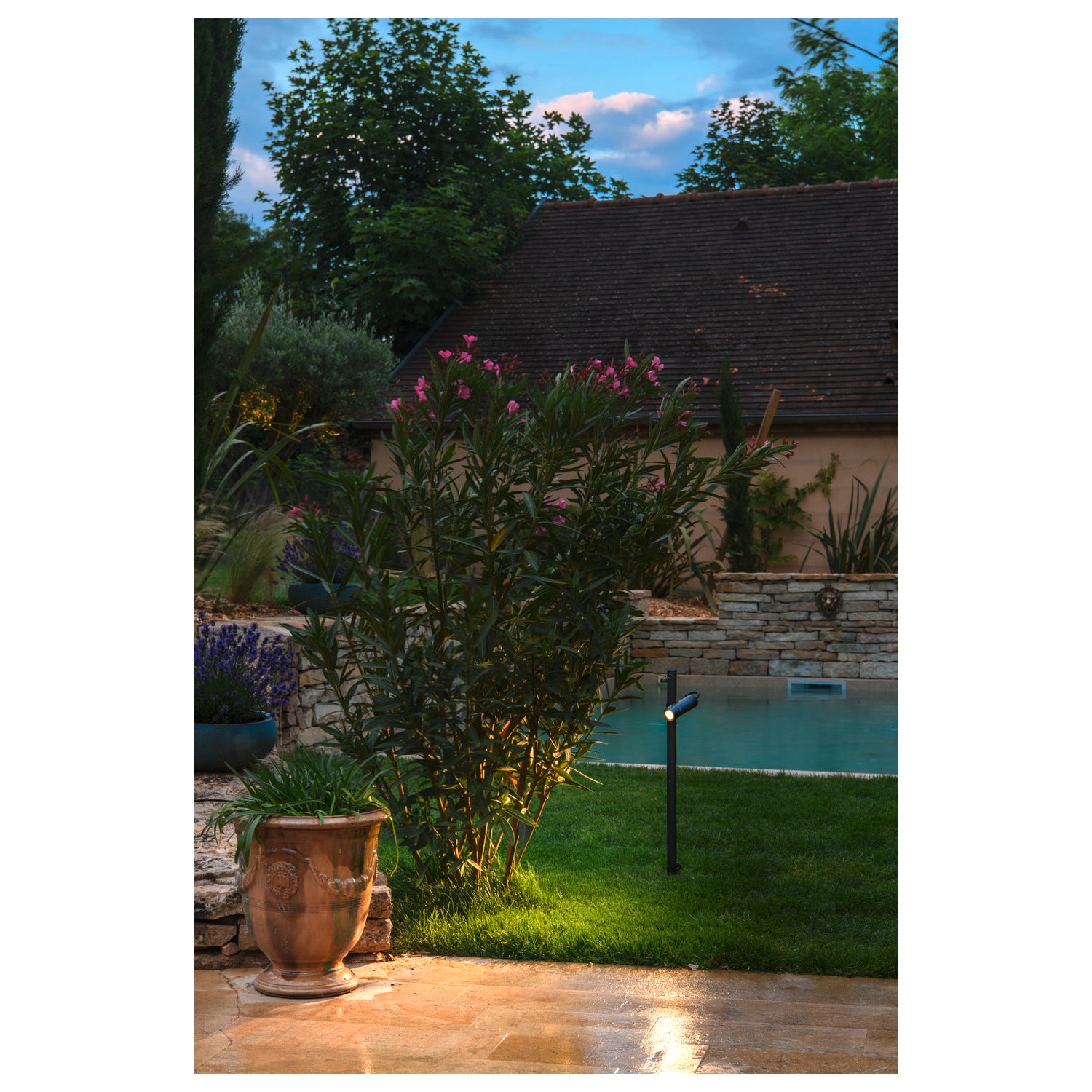 SLV HELIA SLIM Pole, single, LED outdoor free-standing light, black IP65 3000 K 1007868